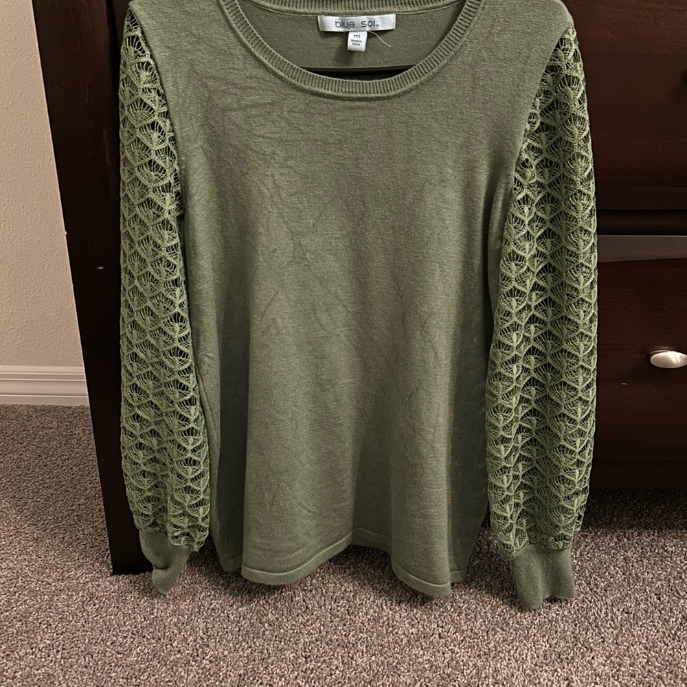 Blue Sol sage green Knit Top with Crochet Lace Sleeves – Women’s Medium